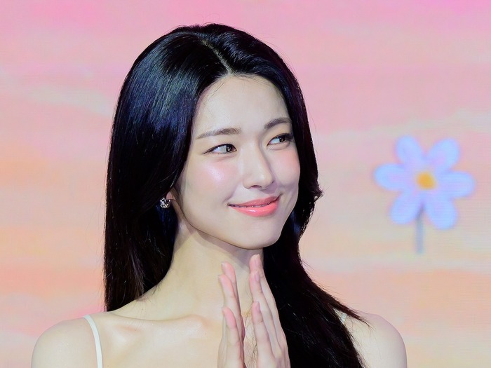 先祖の親日問題で謝罪した女優ハヨン、激動の中でSNSフォロワーは20万人急増&主演作も世界1位に