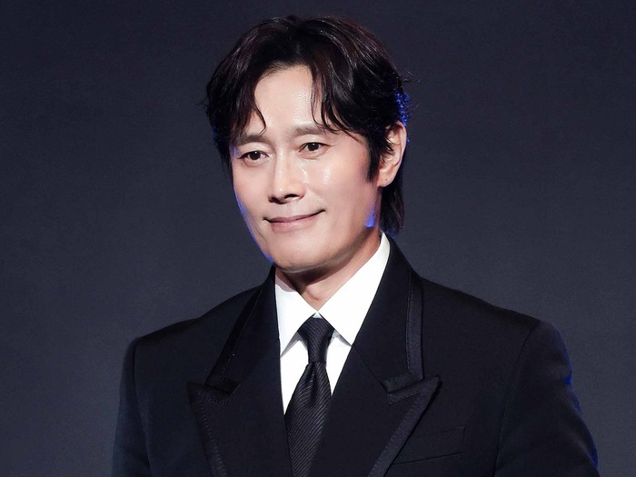 イ・ビョンホン、韓流エキスポで外交部長官賞を受賞!「AI時代でも最も興味深いのは人間」