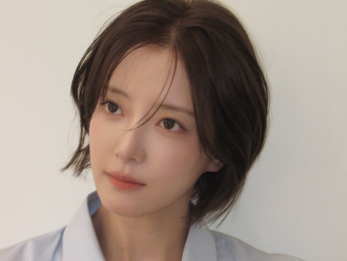 誘拐を心配された伝説の子役ビジュアルは健在!イ・セヨン、息を呑むほど美しい最新ショット【写真】