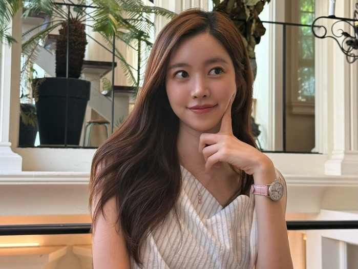 『オクニョ』女優チン・セヨン、驚異の8頭身スタイル!ただの日常すらも撮影現場に【写真】