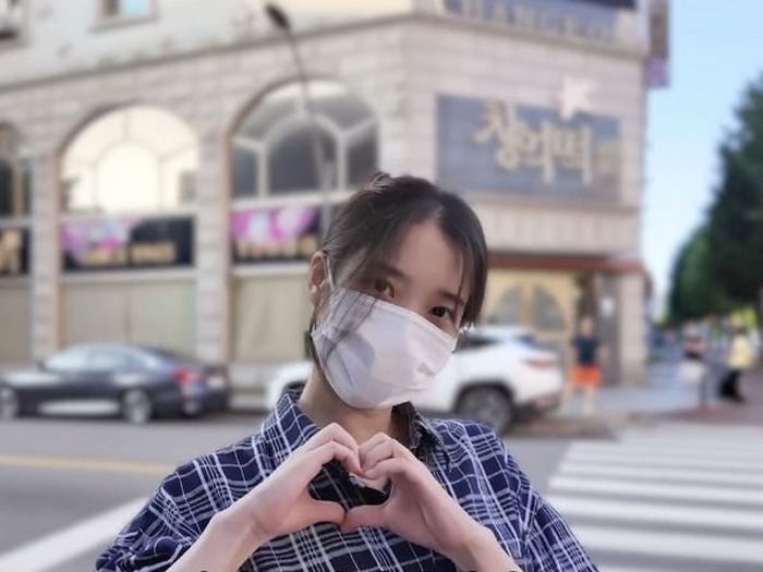 IU、大先輩のために人生初の“オープンラン”に挑戦!心温まる愛情でファンを虜に!