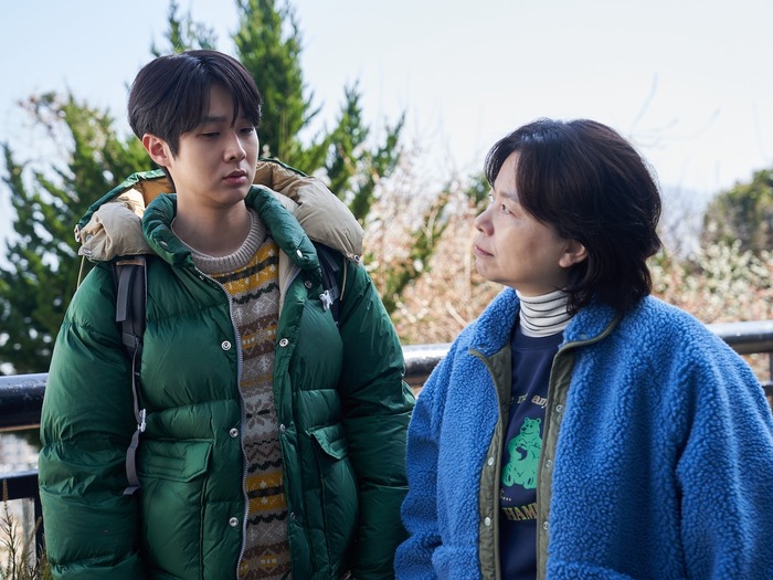 母子が囲む涙の食卓で、謎の数字が見え始めた…11月公開の映画『あな母(略)』本編の重要シーンを解禁!