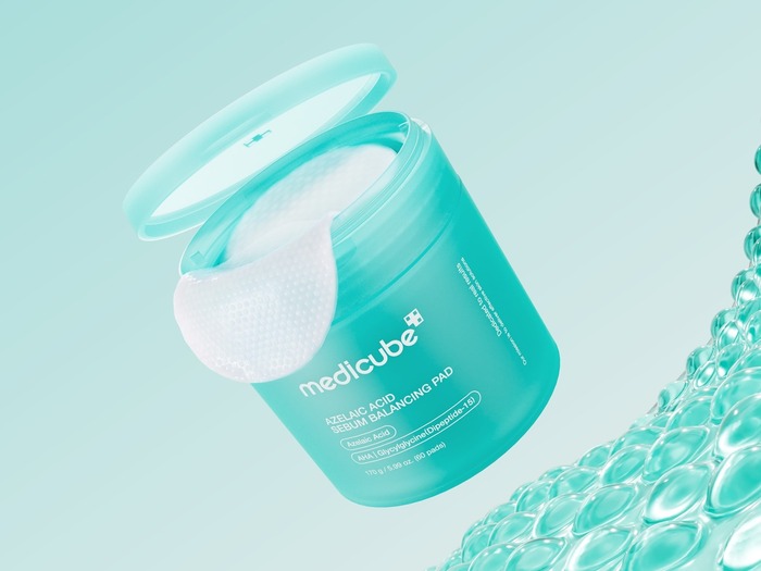 拭き取るだけの1ステップで、テカリ・汚れをすっきりオフ!「medicube (メディキューブ)」から「アゼライン酸セバムバランシングパッド」新発売!