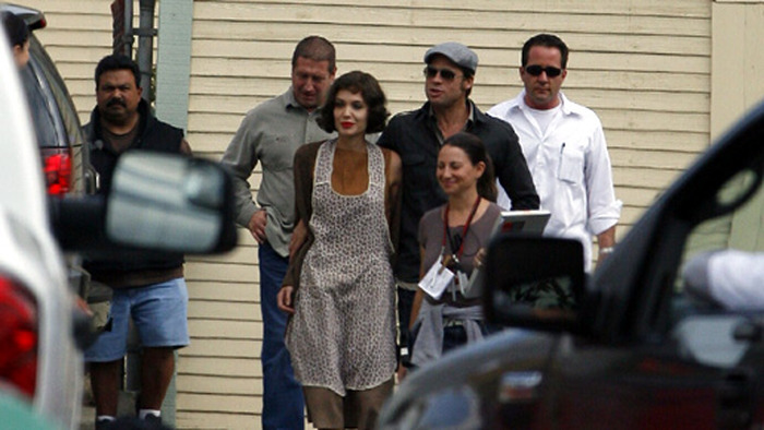 ロサンゼルス郊外で『Changeling』（原題）を撮影中のアンジェリーナを訪問したブラピ　-(C) Splash/AFLO