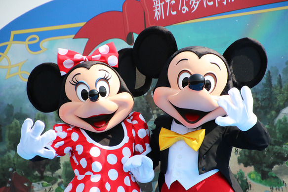 ディズニー】“美女と野獣”エリア誕生をミッキー＆ミニーも祝福！ランド