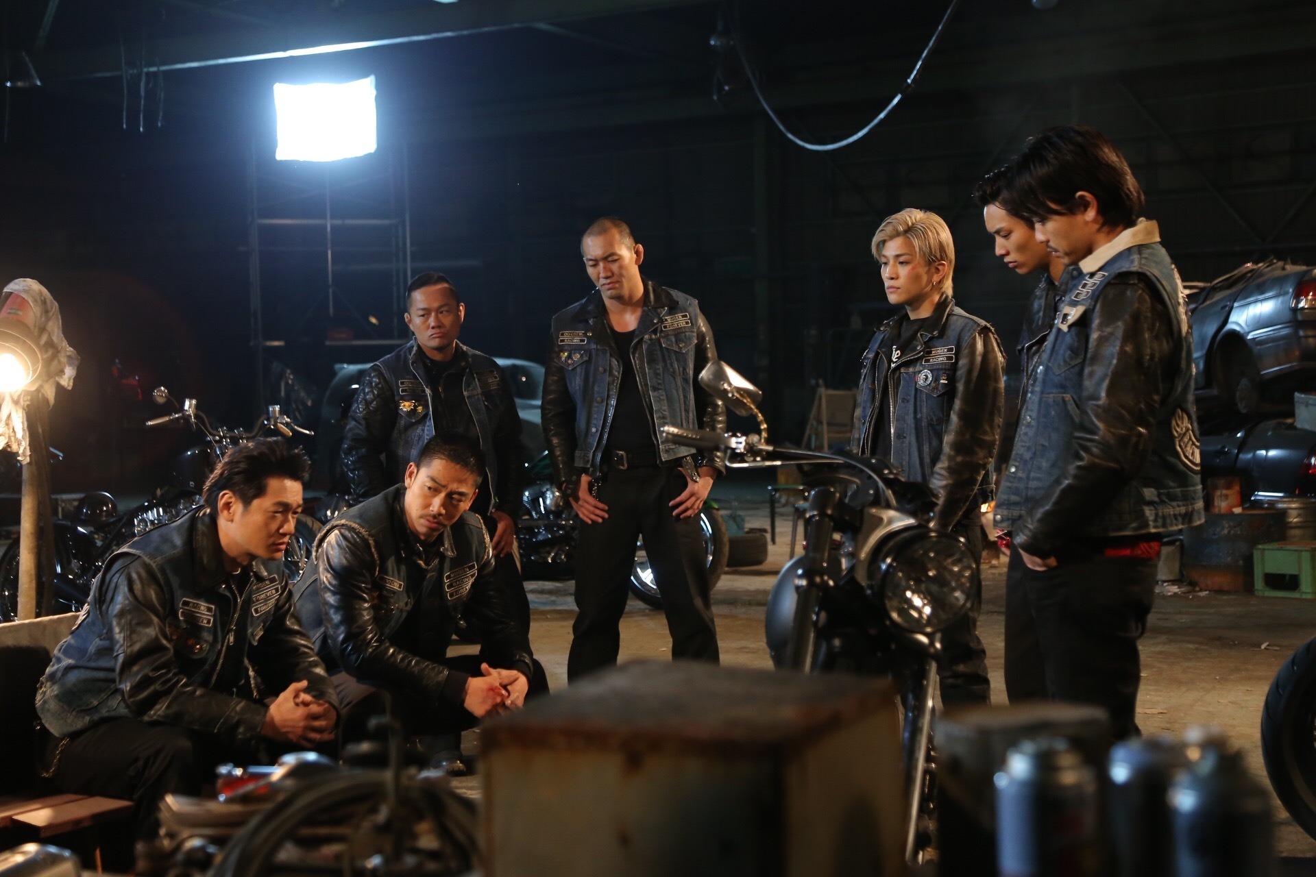 AKIRA＆井浦新、颯爽とバイクで登場！20週連続企画第10弾