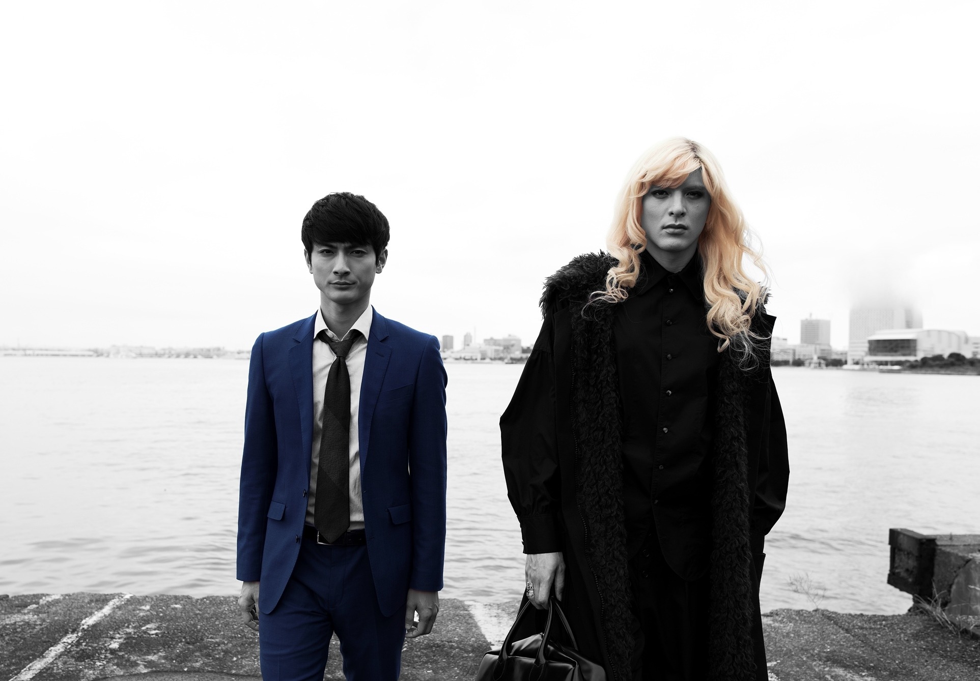 城田優、異色ヒロインぶり披露！「バイバイ、ブラックバード」特報