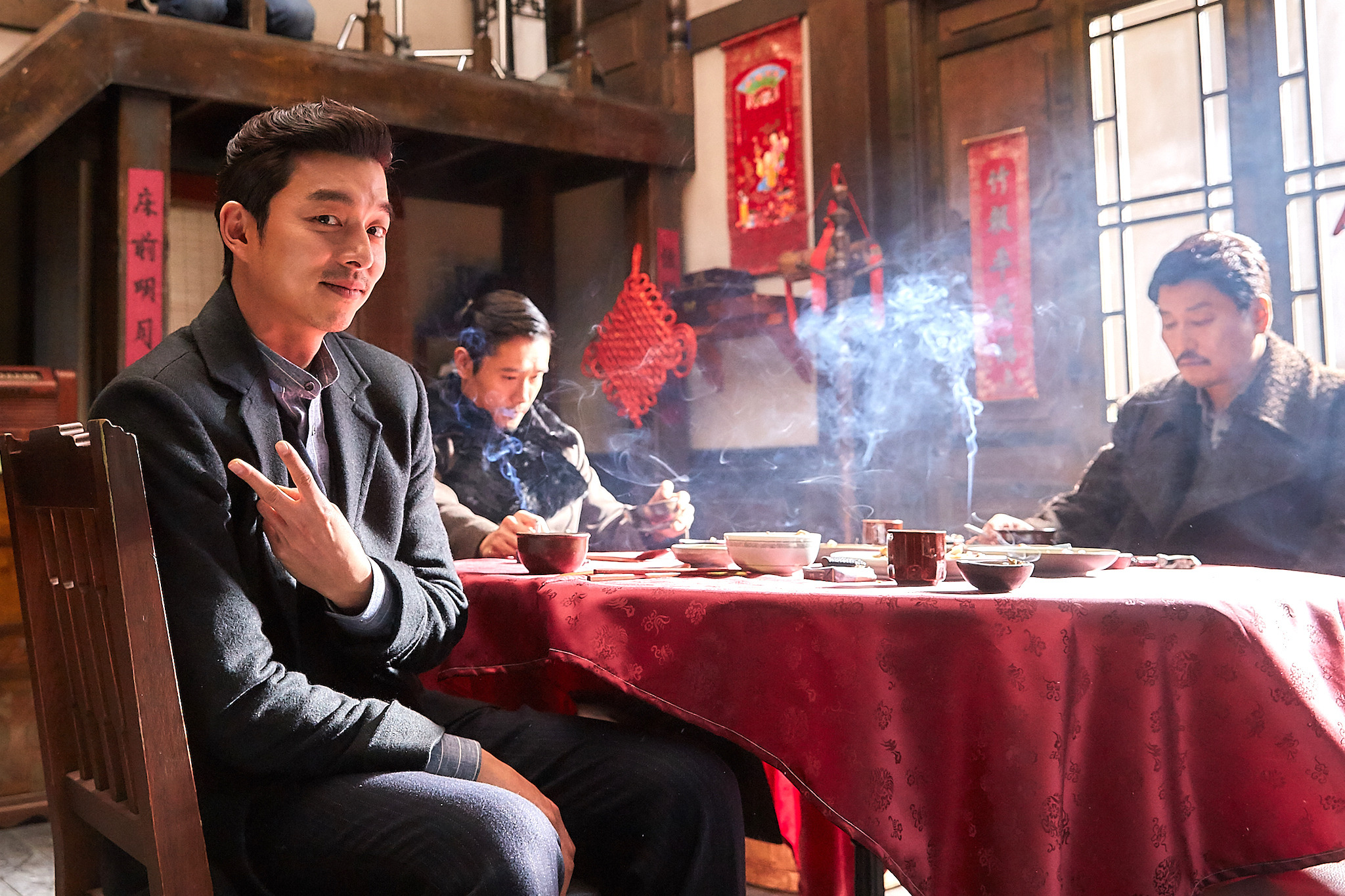 コン・ユのお茶目な一面が見れる！『密偵』撮影合間のオフショット入手