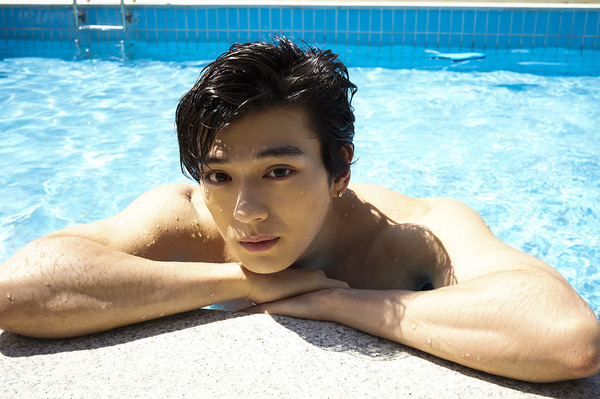 新田真剣佑、1st写真集発売決定！ 「自分でも見た事のない自分がそこに 