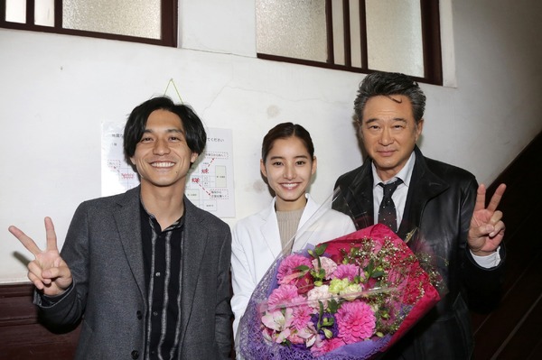新木優子、錦戸亮＆船越英一郎も駆けつけ「トレース」撮了！ 最終回 