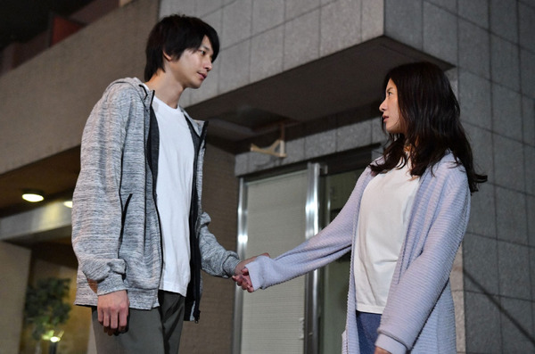 向井理の“おんぶ”姿に視聴者大興奮…「わたし、定時で帰ります。」第8話 