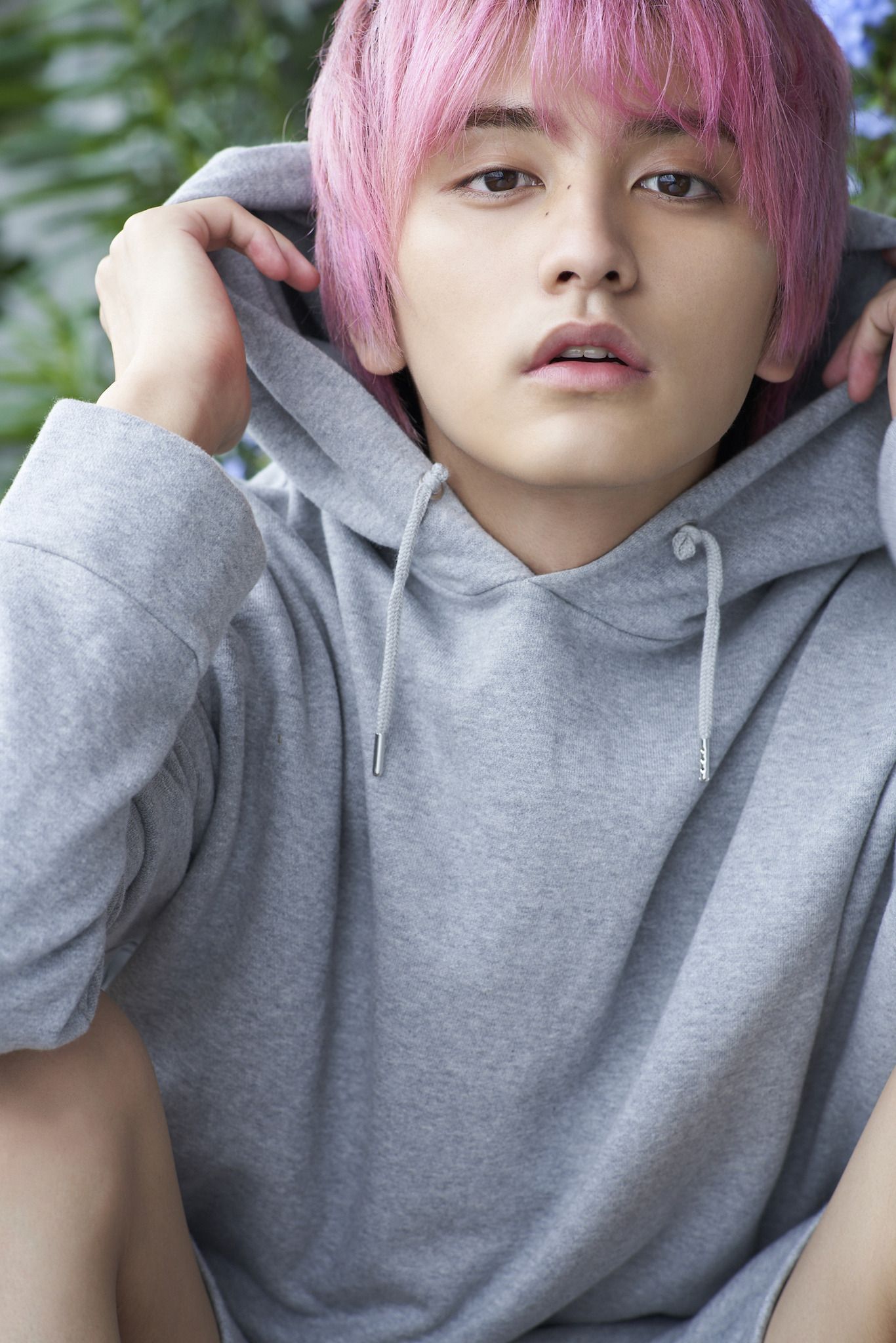 ピンク髪”瀬戸利樹、2020年カレンダー発売！「この髪色を写真に