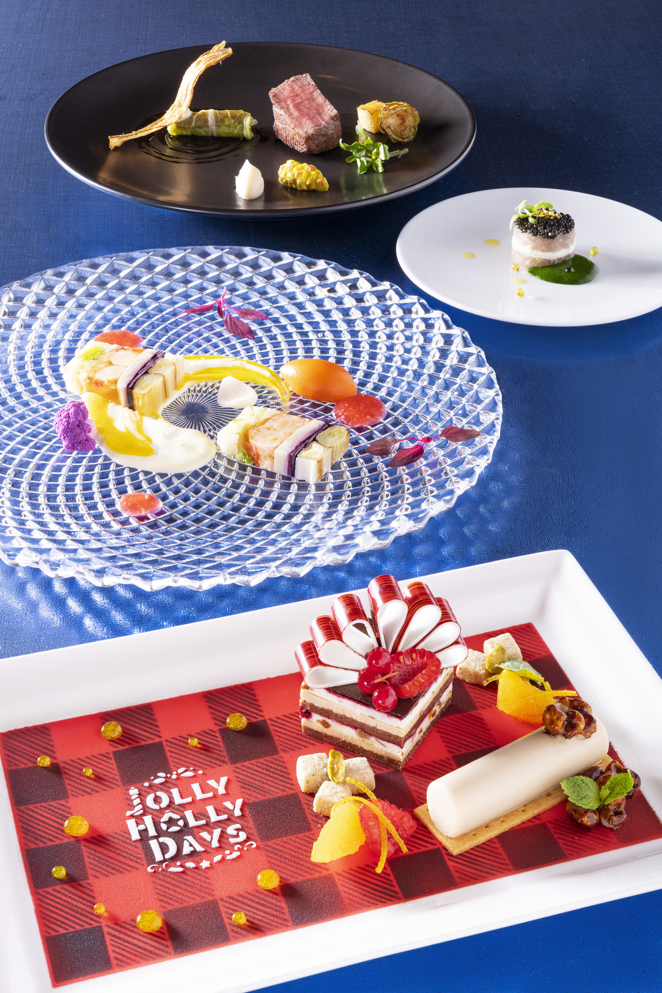 ディズニー】プレゼントボックスに見立てたデザートプレートがかわいい