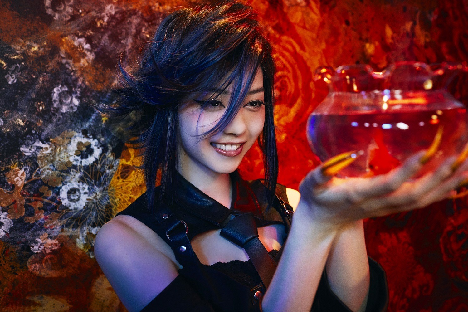xxxHOLiC』“猫娘”は西野七瀬！ 金魚鉢を手にするビジュアルも公開
