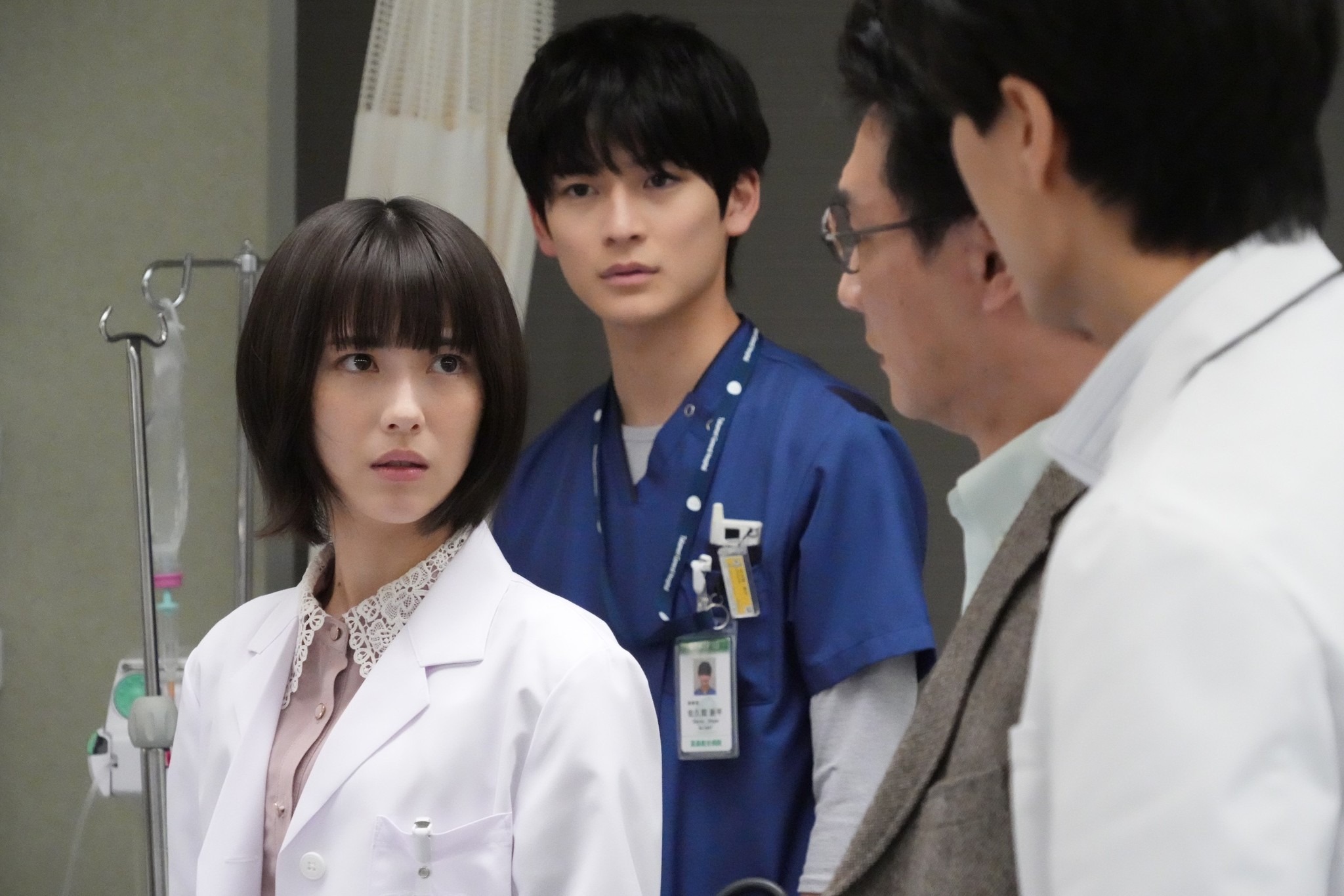 浜辺美波“白夜”ラストで語った言葉に困惑と動揺の声続々、謎の腹痛を