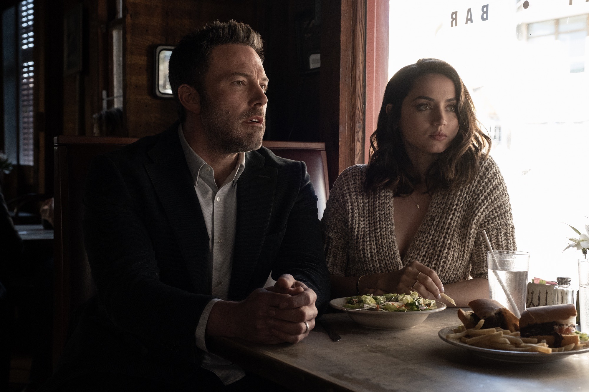 底知れぬ愛の闇 アナ・デ・アルマス & ベン・アフレック 直筆サイン入り写真 ベン・アフレック＆アナ・デ・アルマスが夫婦役『底知れぬ愛の闇』3月