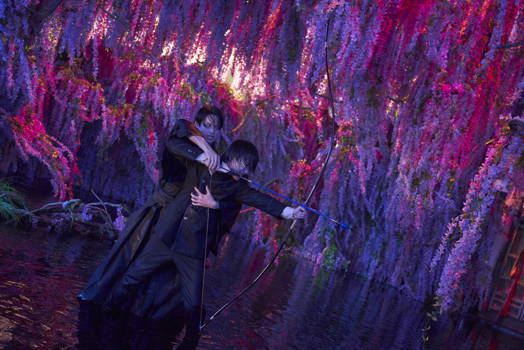 神木隆之介×松村北斗が共闘！ ド派手で美しい『xxxHOLiC』本編