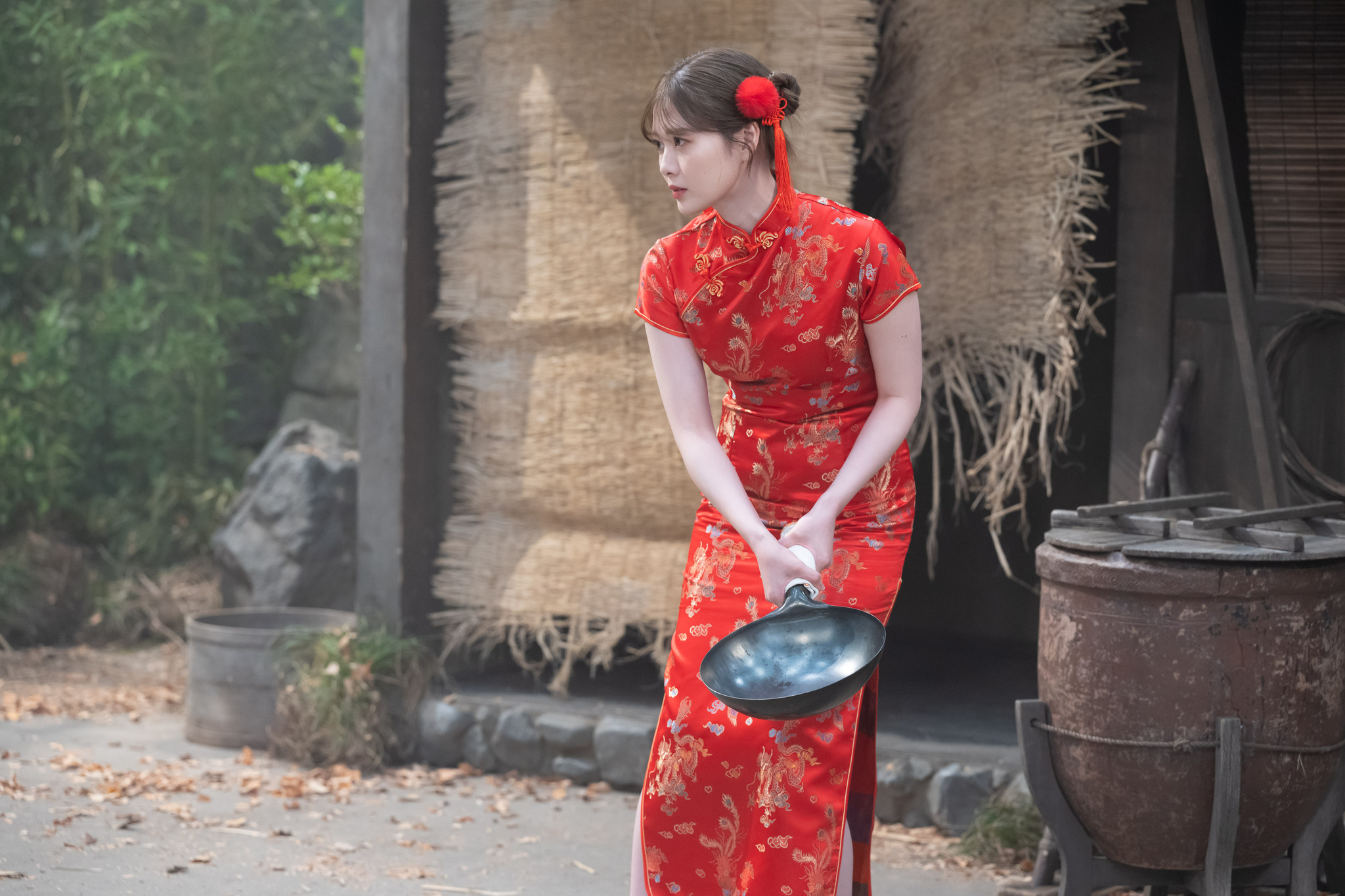 白石麻衣がチャイナドレス姿披露、鈴木伸之はコント初挑戦「LIFE