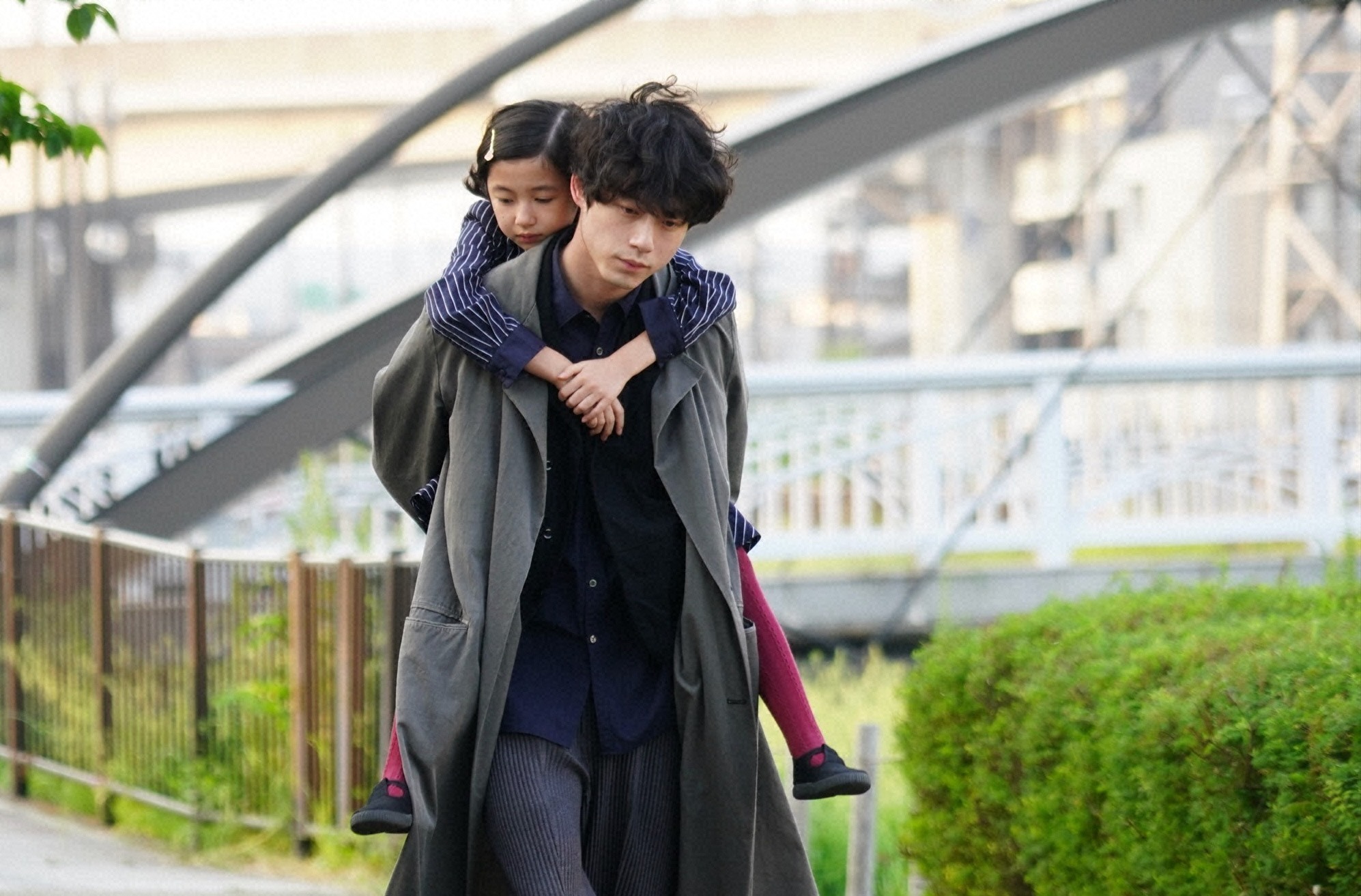 白山乃愛“唯”をおんぶする坂口健太郎“Teacher”に「尊くて何度も観て