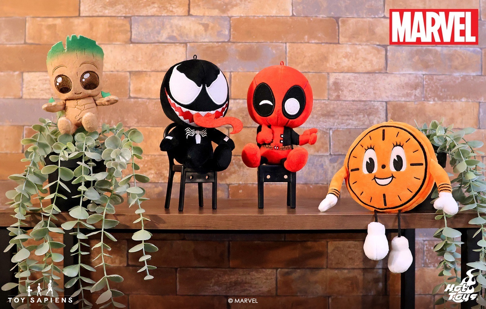 海外HotToys公式　デッドプール　ウルヴァリン ぬいぐるみ　20cm m57178454853_1.jpg?1748579855