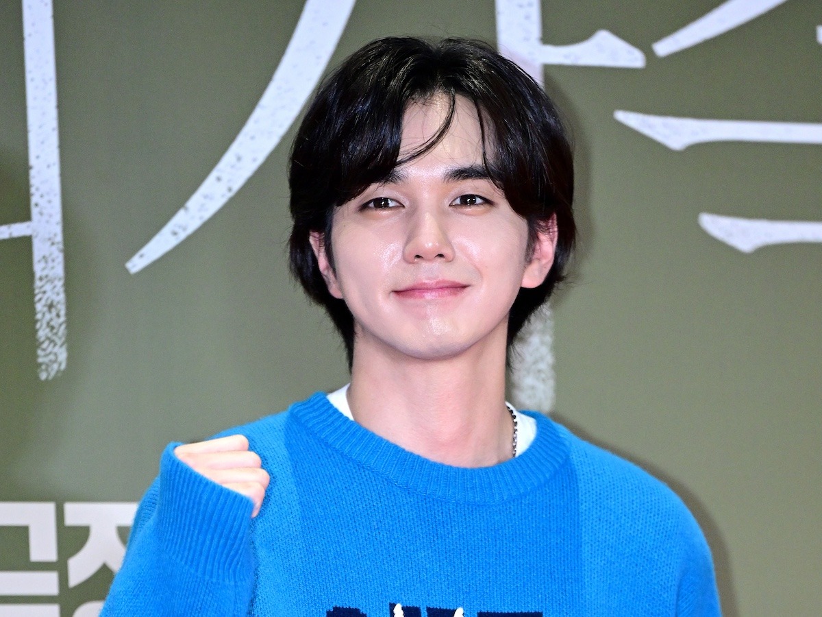 俳優ユ・スンホ、一度きりのスタンディングオベーションに泣いた  