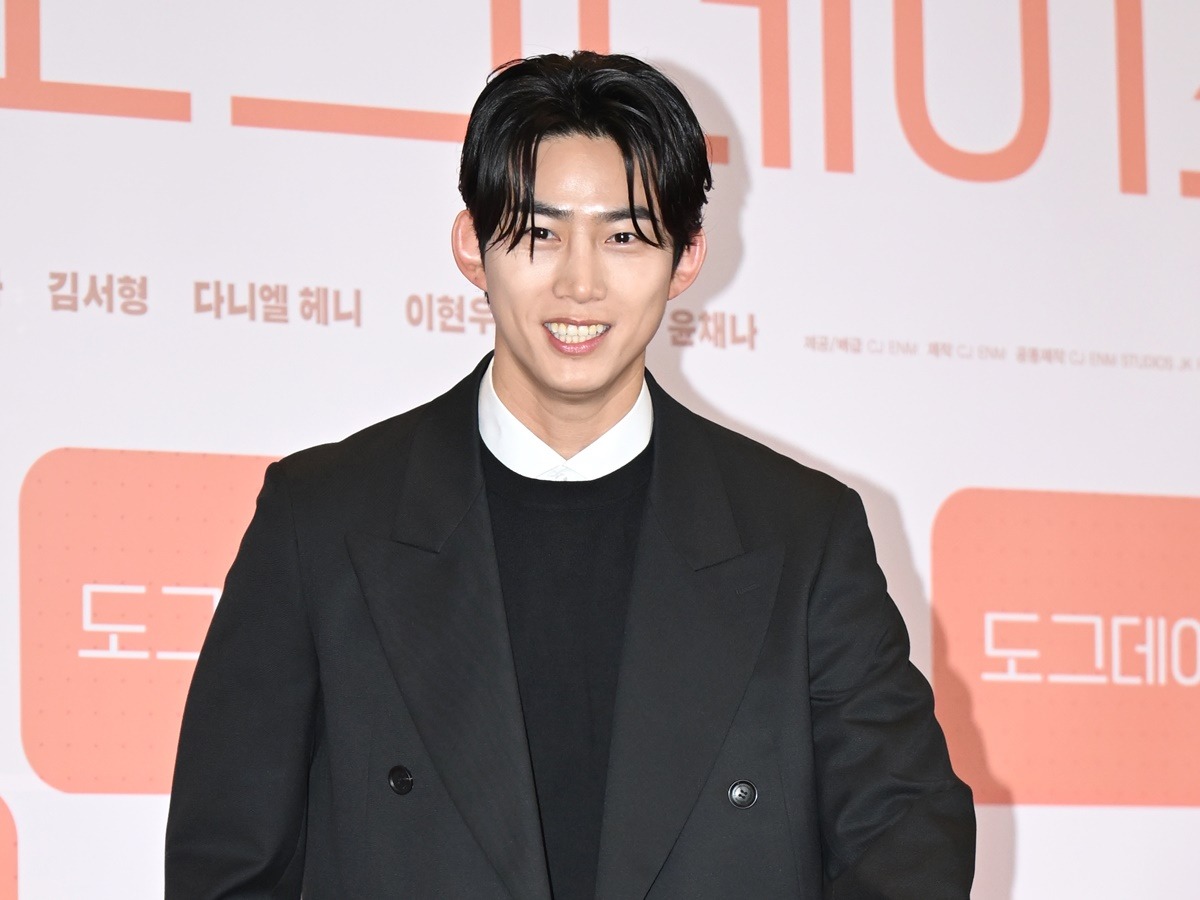 2PMテギョンの“膝つきプロポーズ”写真、ハプニングだったものの…「其の