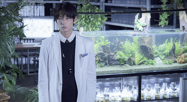 綾野剛が語る「真剣勝負」！ 『シャニダールの花』に咲く男たちの感性