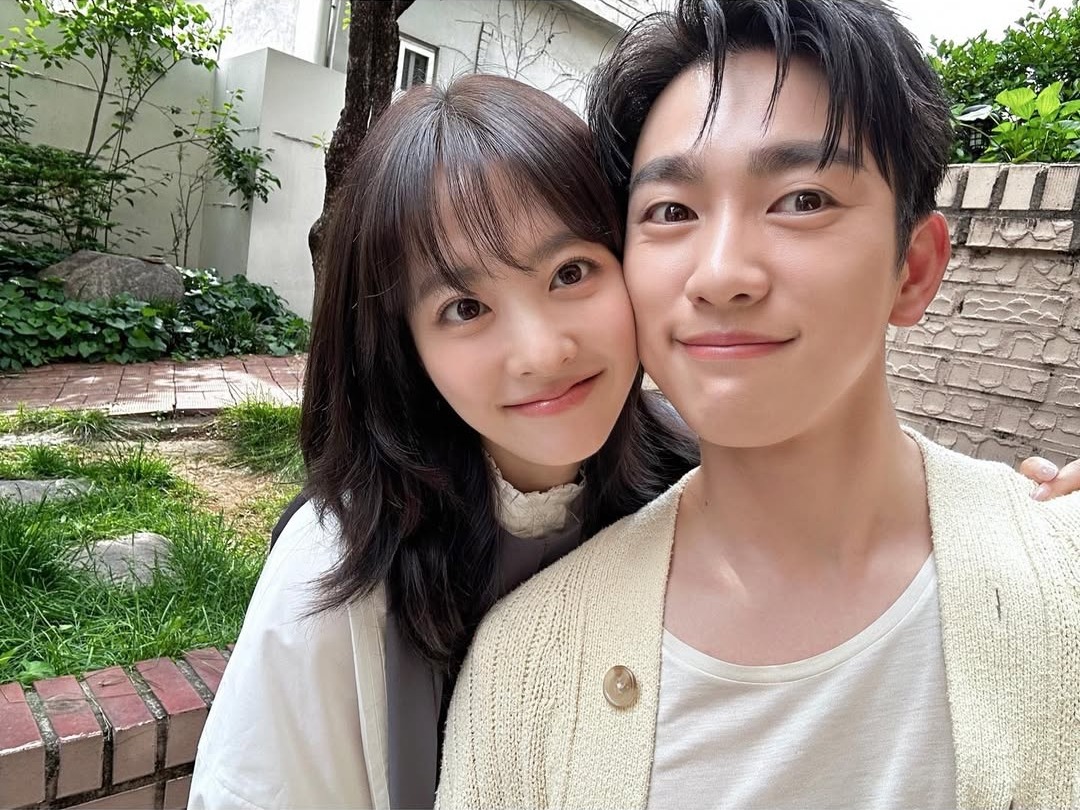 GOT7ジニョン、共演するパク・ボヨンとの密着ツーショット公開「極楽な