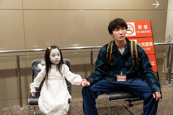 渡辺翔太『事故物件ゾク 恐い間取り』癒されメイキング写真公開