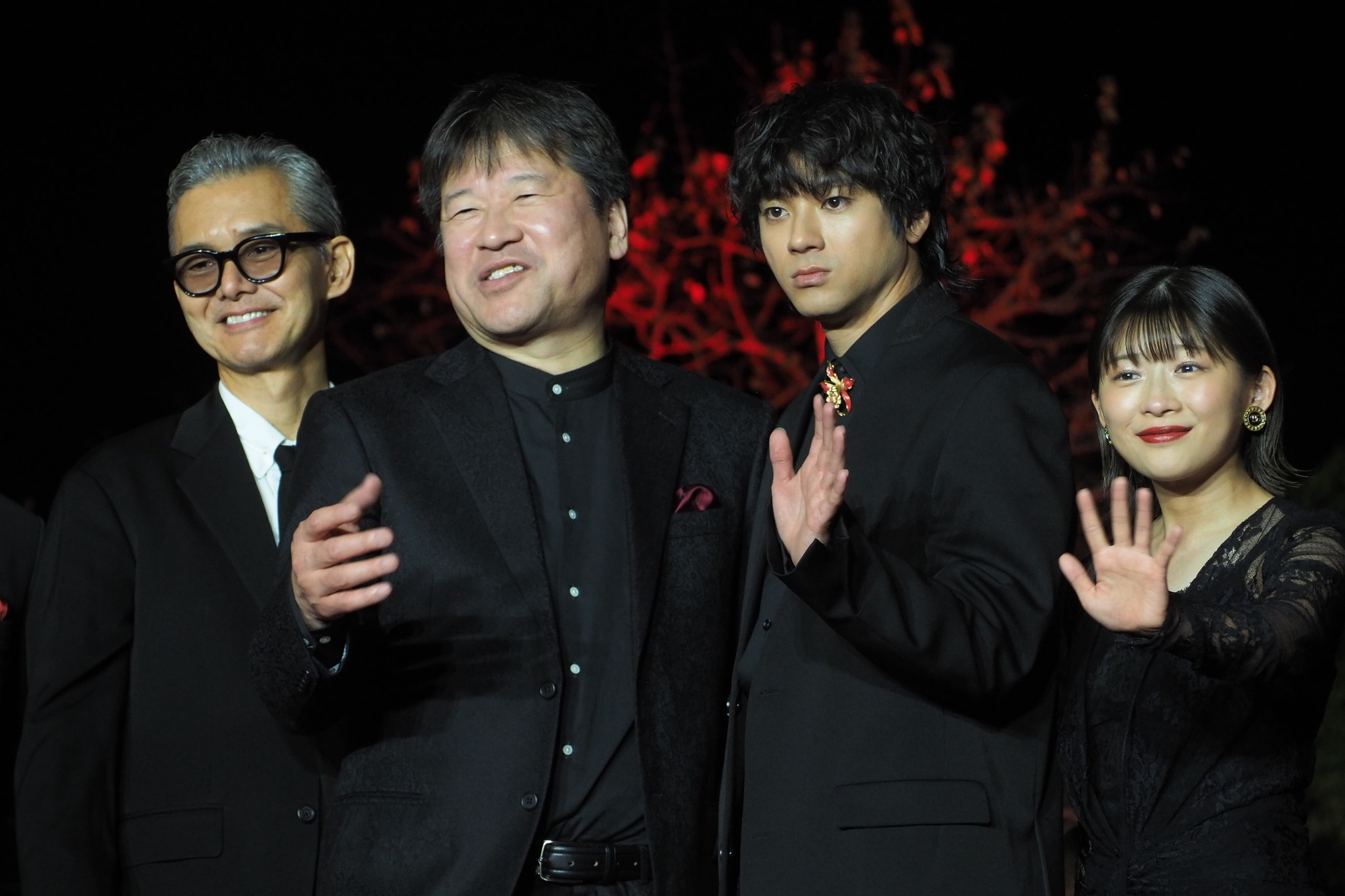 映画 爆弾 レッドカーペット 全登壇者 直筆サイン入ポスター 山田裕貴 伊藤沙莉 映画 爆弾 レッドカーペット 全登壇者 直筆サイン入ポスター