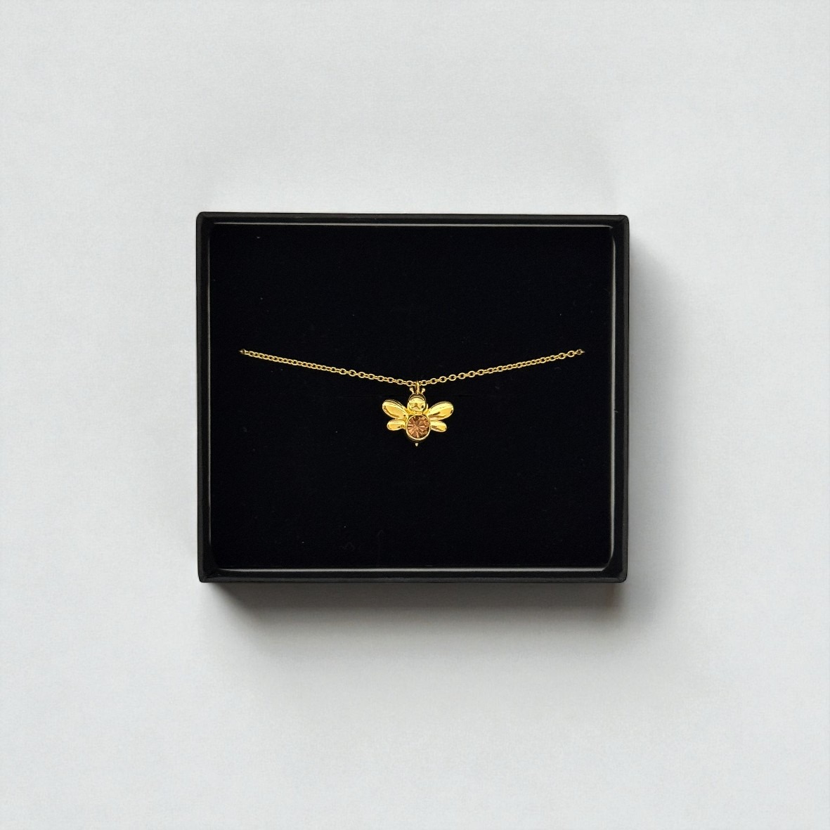 ちょっとだけエスパー」即完売した“ぶんぶん蜂ネックレス”が予約受付中