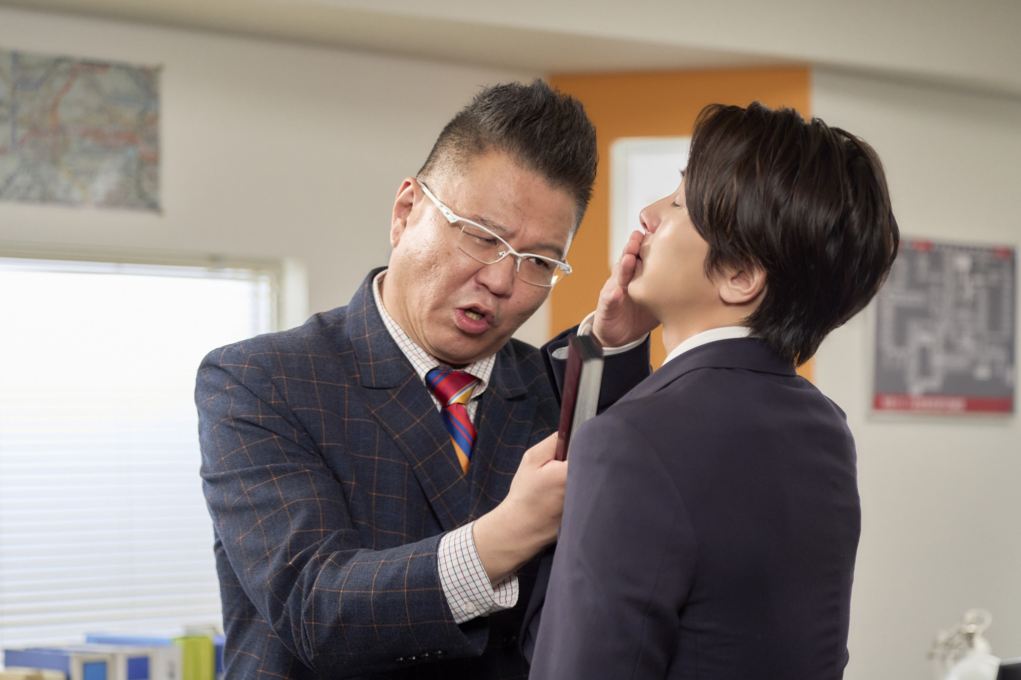 山下智久、泥だらけ＆胸ぐらをつかまれる姿、さらには一触即発!?『正直