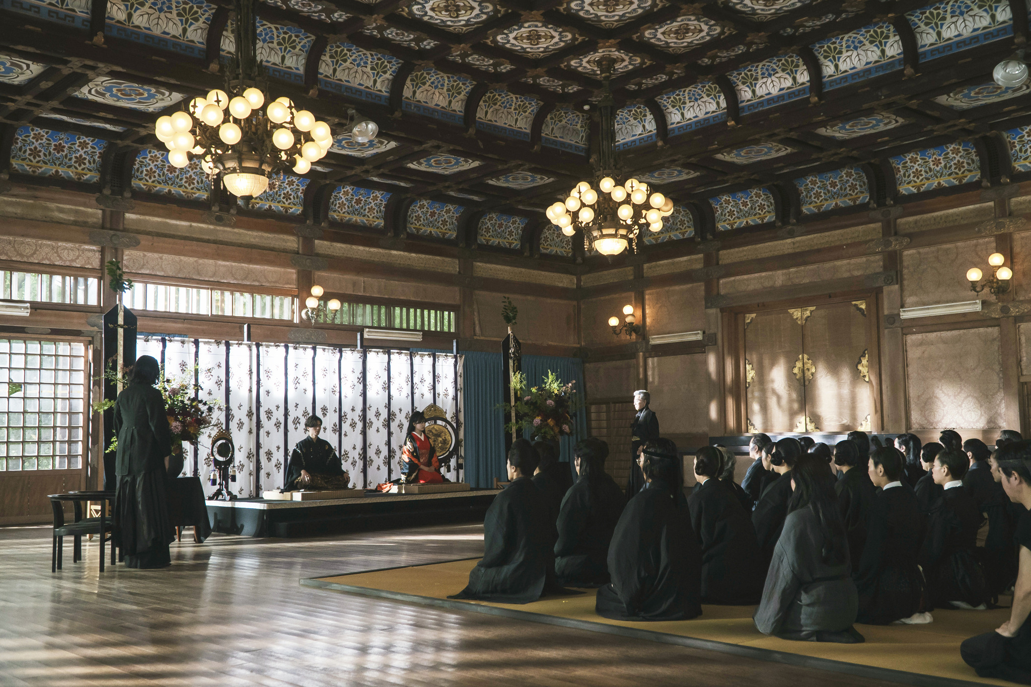 永瀬廉“玲夜”が吉川愛“柚子”を迎え入れる『鬼の花嫁』本編映像