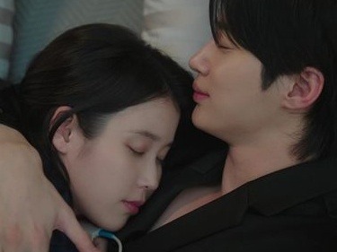 IU×ビョン・ウソク、契約結婚流出で波乱 『21世紀の大君夫人』自己最高