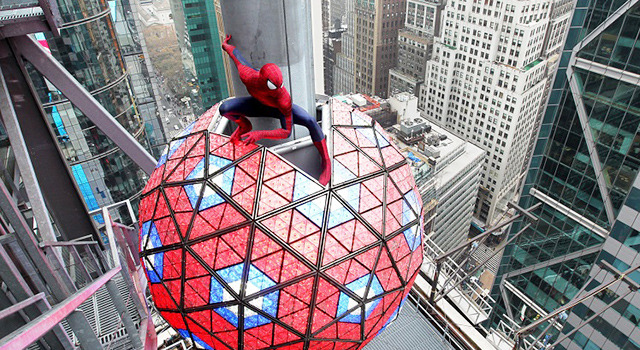 【激レア】NYカウントダウンイベントにて超少数配布されたスパイダーマンニット手袋 スパイダーマンがN.Y.の新年を祝福！ カウントダウン・イベントに登場