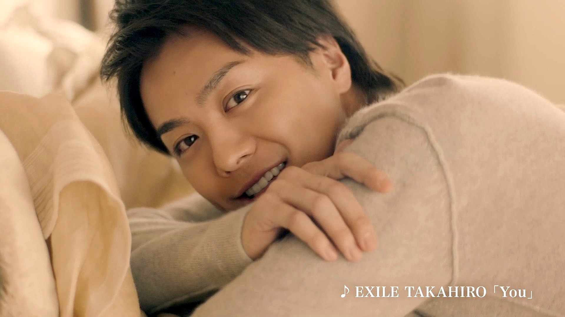 Takahiroの笑顔 あ ん にとろける ベッドでくつろぐ新cm決定 2枚目の写真 画像 Cinemacafe Net