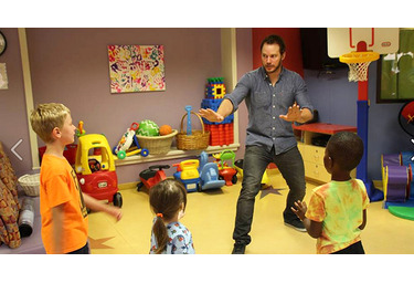 クリス プラット 小児病院を訪問 子どもたちと ジュラシック ワールド を再現 Cinemacafe Net