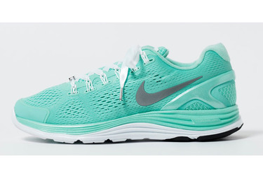 3月10日開催 名古屋ウィメンズマラソン13 大会限定のブルーカラーのナイキ限定シューズ Cinemacafe Net