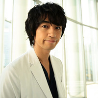 斎藤工 石田ゆり子 医師たちの恋愛事情 主題歌を絶賛 ムチ 打つ感じ Cinemacafe Net