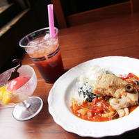 ディズニー 魔法のりんごがバーガーに シーのハロウィン限定メニュー Cinemacafe Net