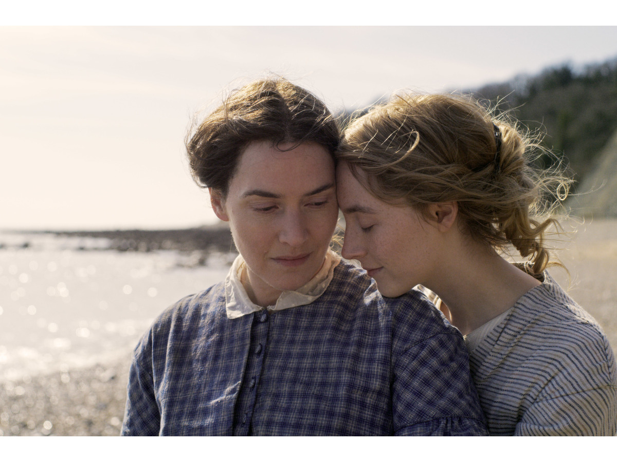 ケイト ウィンスレットとシアーシャ ローナンが同性カップル演じる Ammonite 予告編公開 Cinemacafe Net