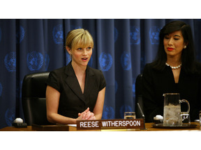 リース・ウィザースプーンが女性に対する暴力反対キャンペーンを支援 画像