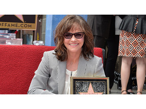 サリー・フィールド、ウォーク・オブ・フェイム入りで感動のスピーチ 画像