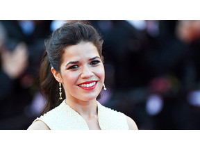 【カンヌ国際映画祭】アメリカ・フェレーラのドレスに男が頭を突っ込むハプニング 画像