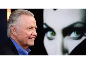 ジョン・ヴォイト、娘のアンジェリーナ・ジョリーと孫娘の共演を大絶賛 画像