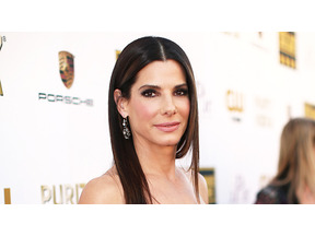 サンドラ・ブロック、クリス・エヴァンスとの交際についてジョークで応酬 画像