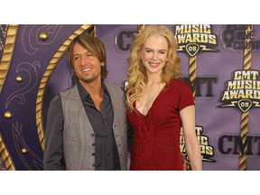 妊娠6か月のニコール・キッドマン、夫と2人で公の場へ。米で新居2軒を購入 画像