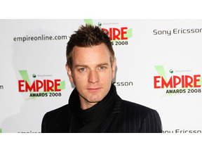 ユアン・マクレガー、がん性のほくろ除去手術を受けていた 画像