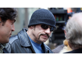 ひげにタトゥーですっかり悪人顔、トラヴォルタがデンゼルとの共演作で悪役に挑戦 画像