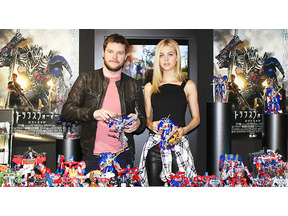 『トランスフォーマー』新作の注目俳優、タカラトミー本社見学で童心に帰る！ 画像